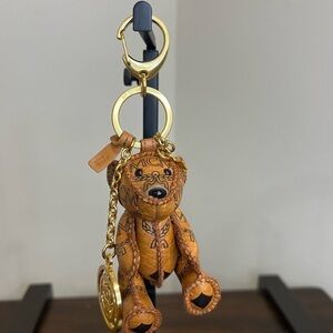 MCMKeychainBagCharmVisetosCognacLeather